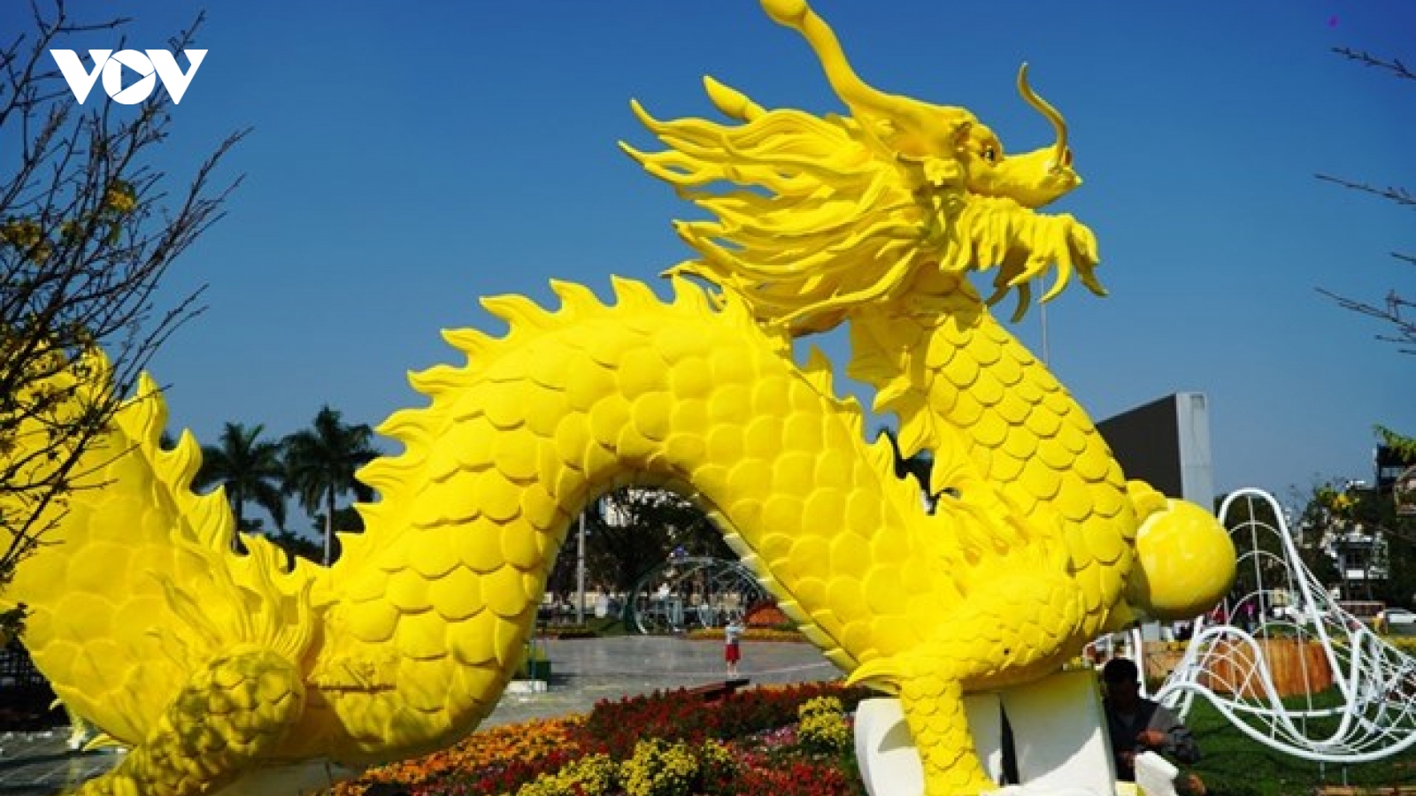 Linh vật đón năm mới: Làm sao để nhân văn, giáo dục và tránh lãng phí?