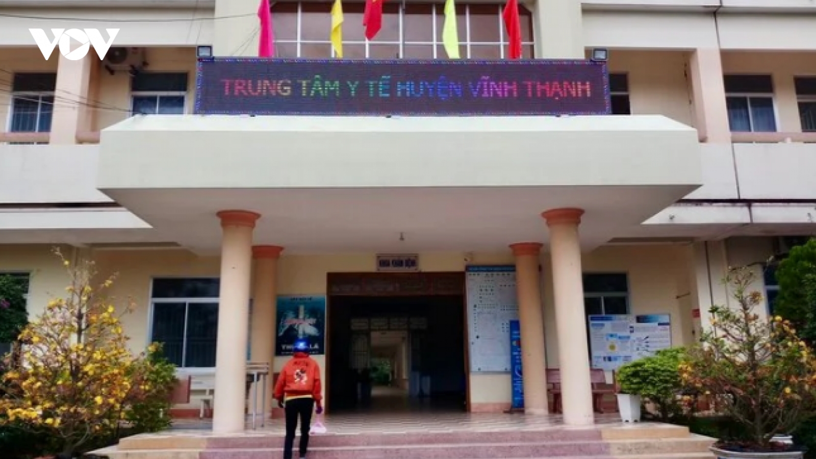 Mâu thuẫn khi ăn tất niên, nam thanh niên vào tận bệnh viện đánh chủ nhà