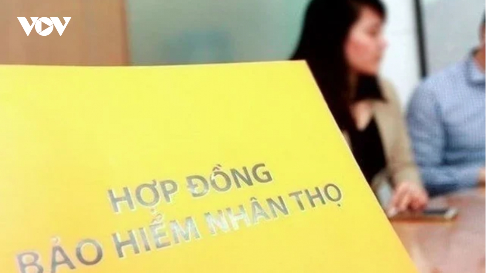 Cấm ngân hàng ép mua bảo hiểm đi kèm khoản vay