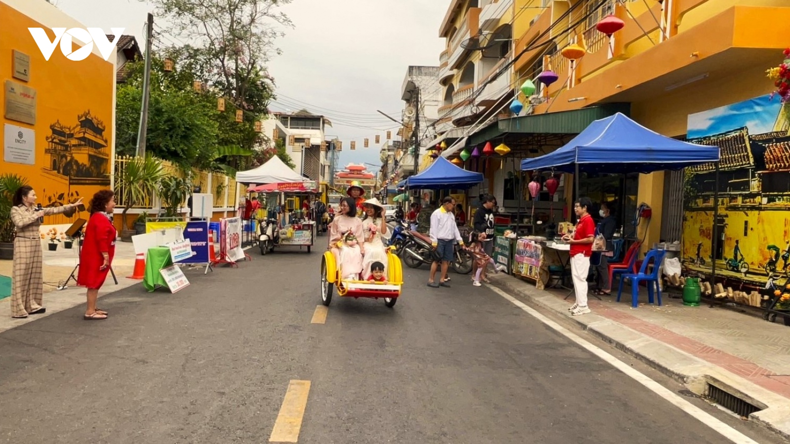 Xuân về trên Phố Việt Nam (Vietnam Town) ở Udon Thani (Thái Lan)