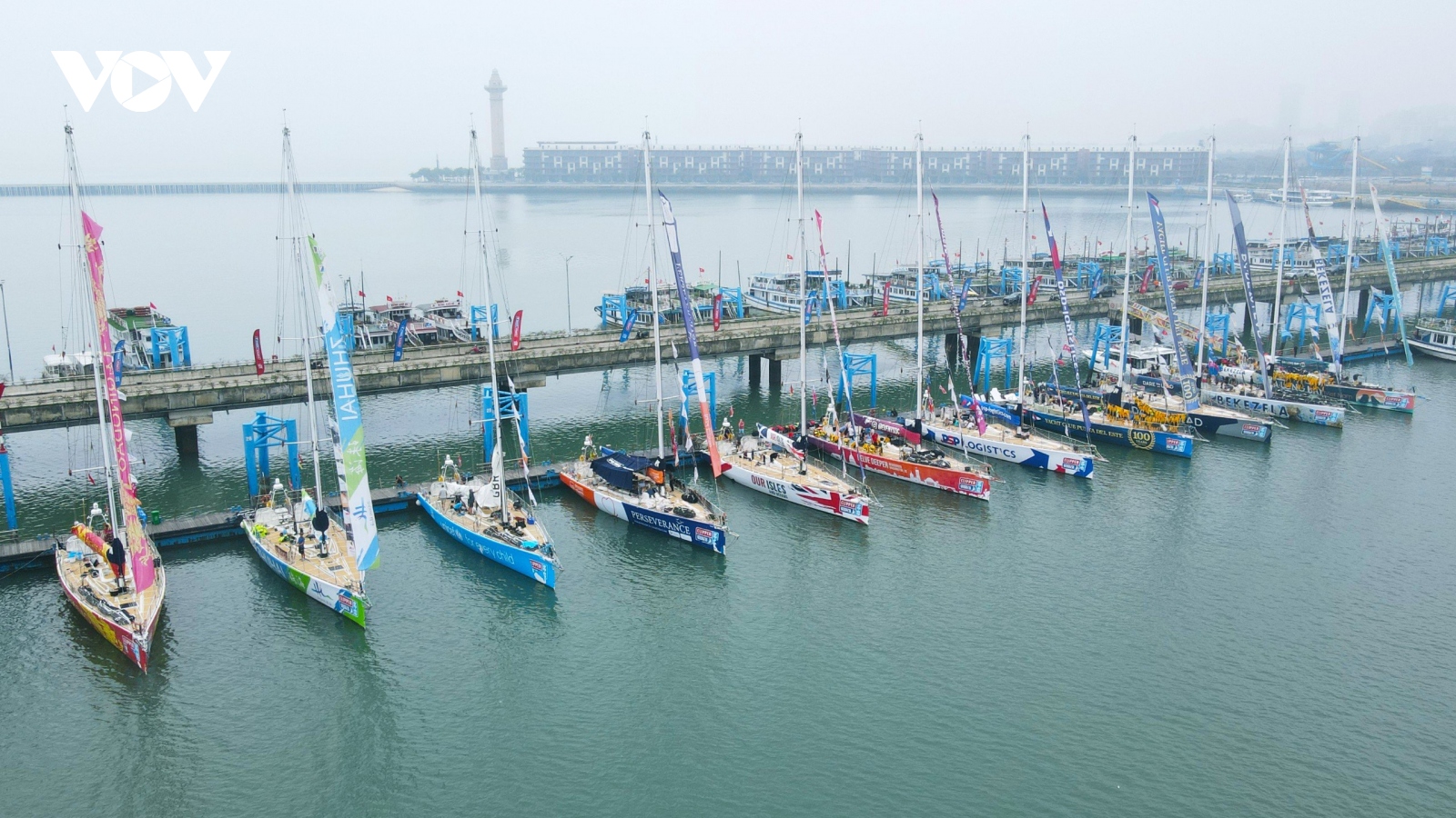 Cận cảnh 11 chiếc thuyền buồm Clipper Race tại Hạ Long