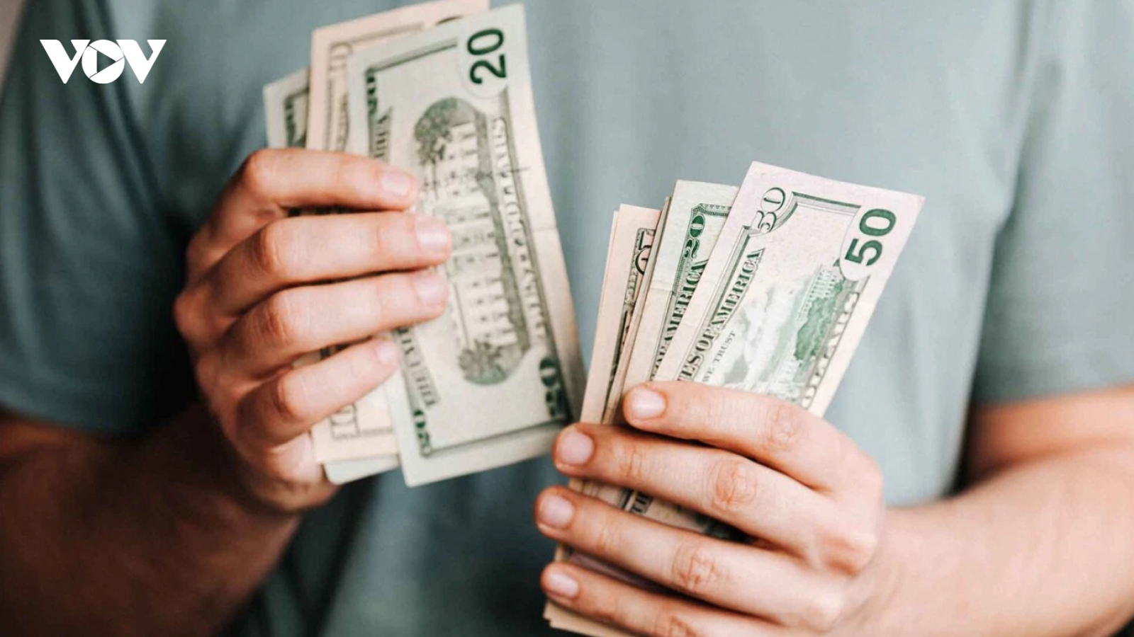 Tôi sốc nặng sau khi phát hiện chồng tiêu gần 100 triệu chỉ trong một ngày