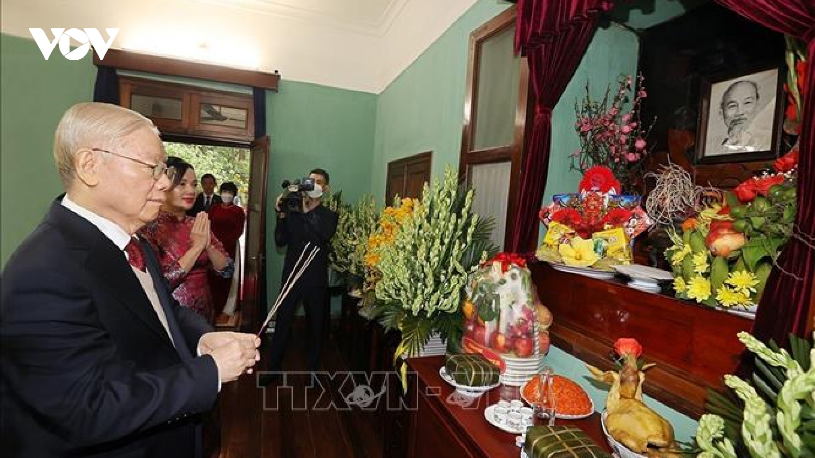 Tổng Bí thư Nguyễn Phú Trọng dâng hương tưởng niệm Chủ tịch Hồ Chí Minh