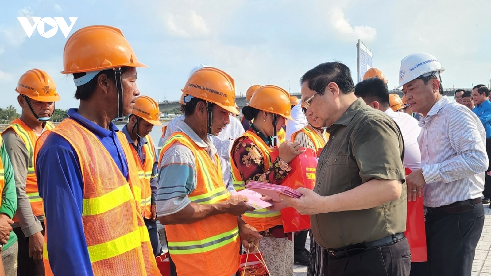 Thủ tướng thăm, chúc Tết các lực lượng ứng trực làm nhiệm vụ tại Cần Thơ