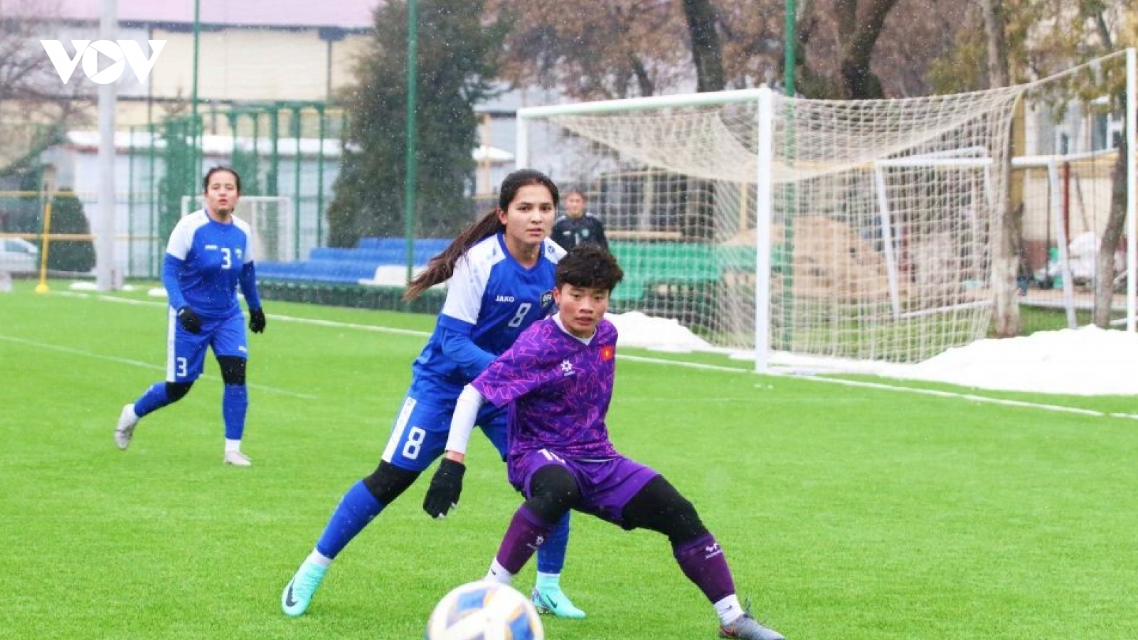 U20 nữ Việt Nam và U20 nữ Uzbekistan “cưa điểm” dưới cơn mưa tuyết