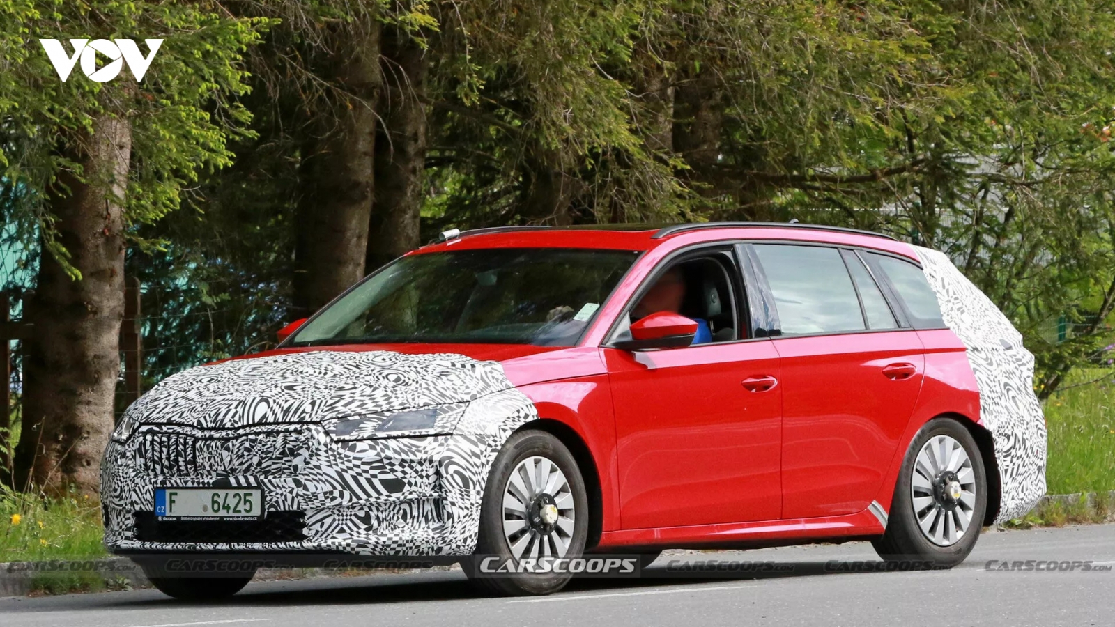 Skoda Octavia 2024 nhá hàng thiết kế “hiện đại hóa” trước thềm ra mắt