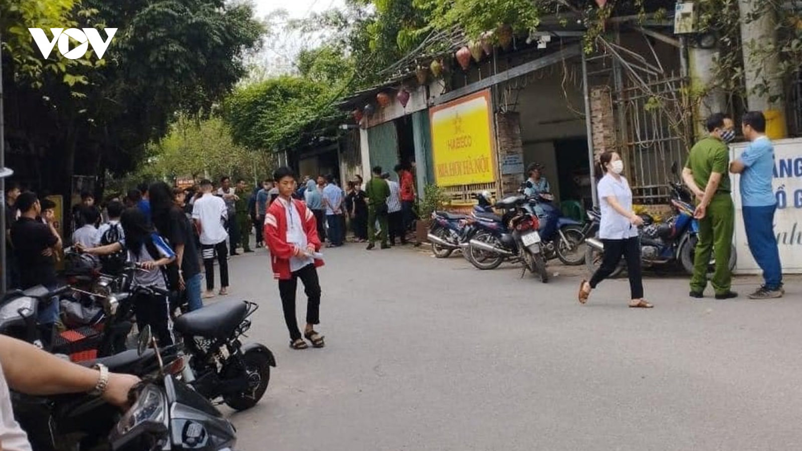 Dùng dao tấn công 1 phụ nữ rồi tự tử tại Hà Nội