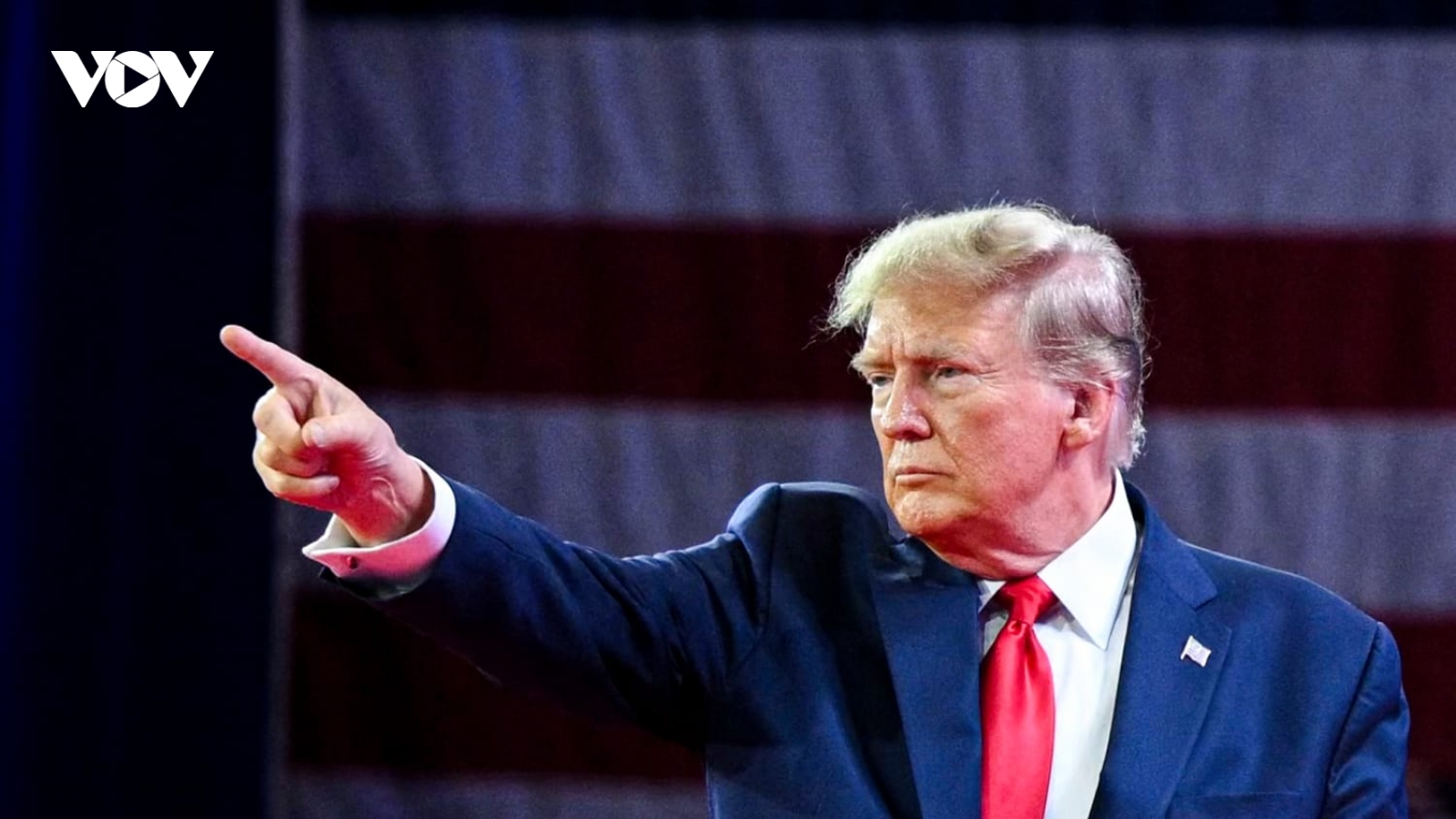 Ông Trump tạm dẫn trước trên đường đua Tổng thống nhờ "quân bài" nhập cư