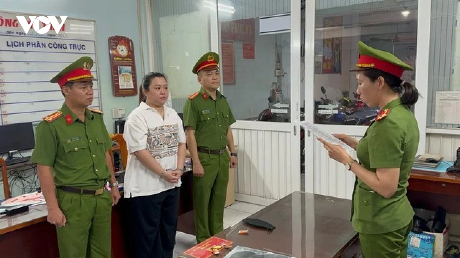 Công an TP.HCM bắt người phụ nữ lừa đảo thủ tục du học