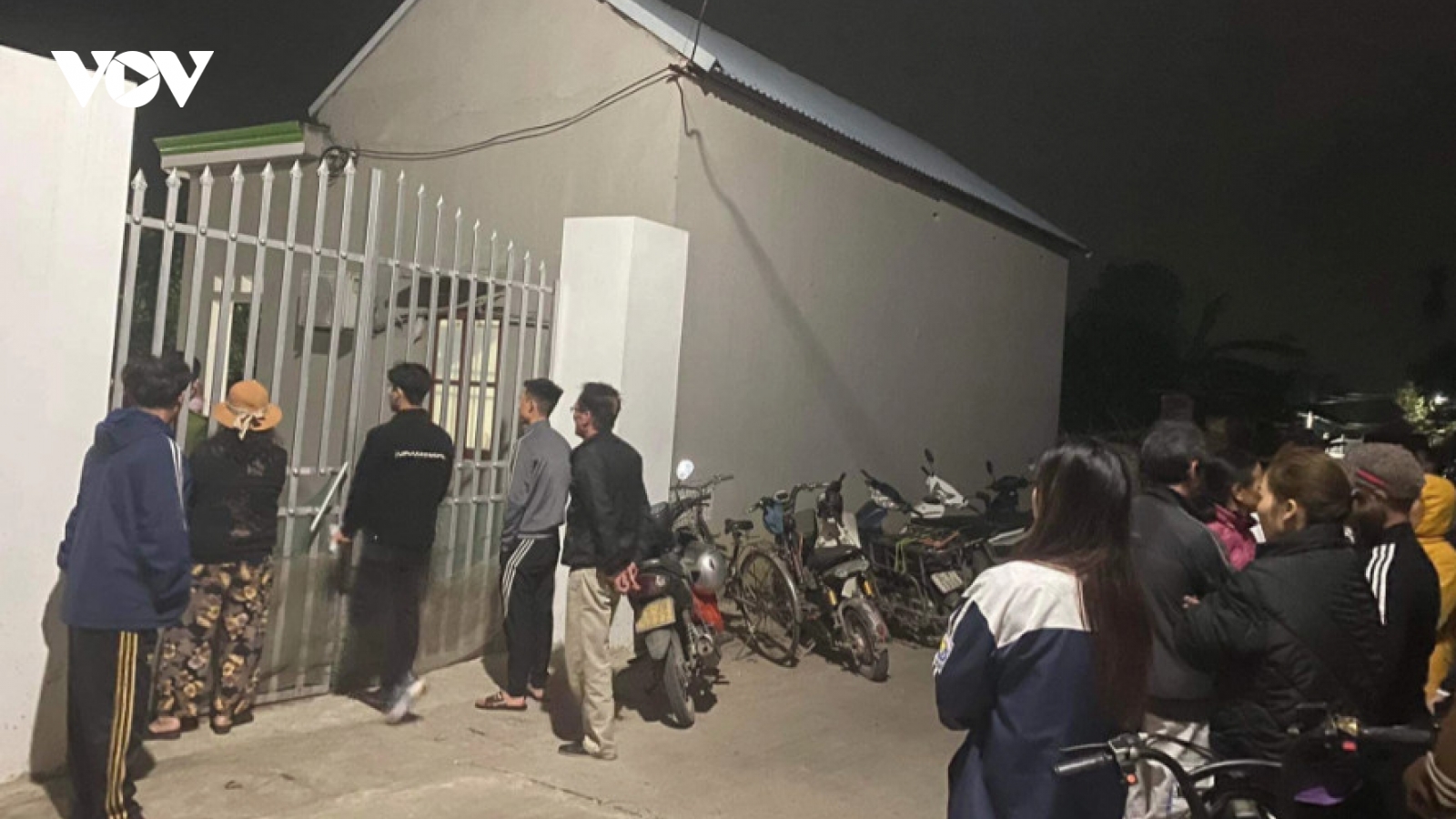 Điều tra nghi án chồng sát hại vợ trong đêm ở Hà Nội
