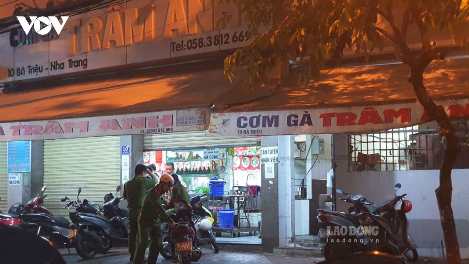 Tạm đình chỉ quán cơm gà sau khi nhiều người phải nhập viện