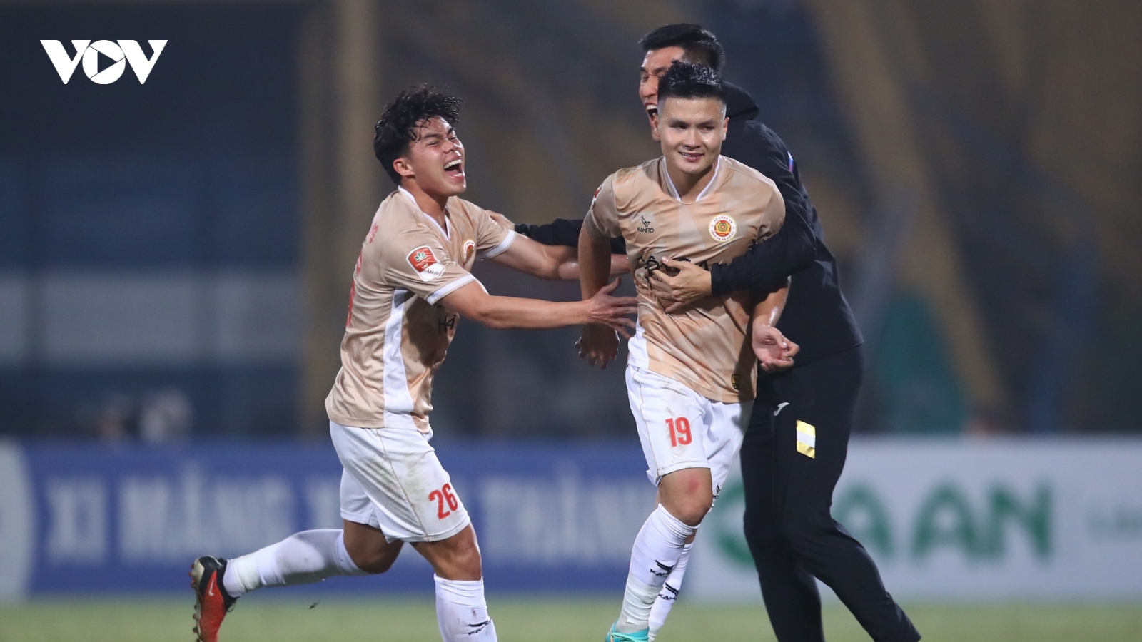Đội hình tiêu biểu vòng 12 V-League 2023/2024: Quang Hải tỏa sáng, vinh danh HAGL
