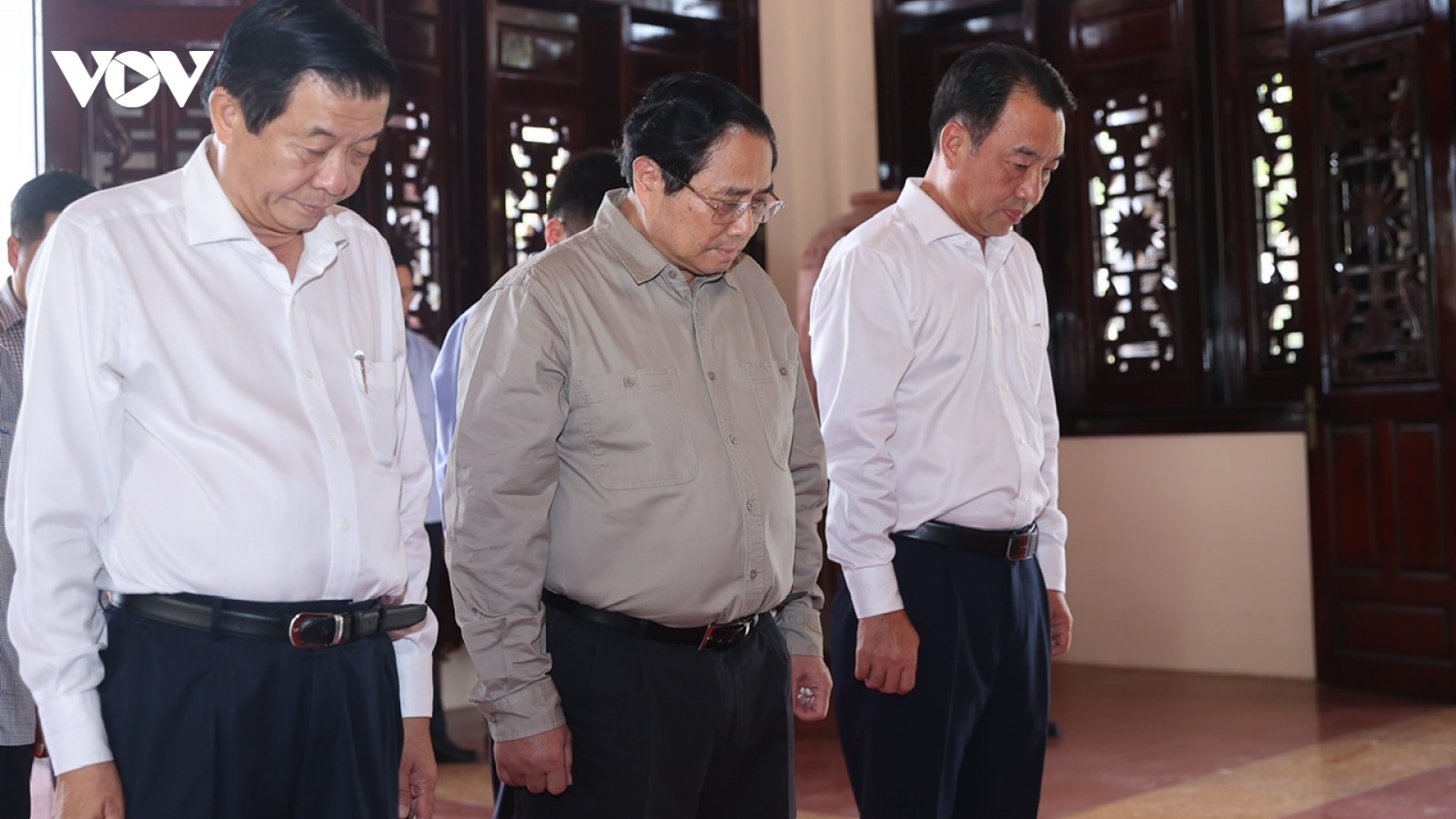 Thủ tướng dâng hương tưởng niệm Chủ tịch HĐBT Phạm Hùng và Thủ tướng Võ Văn Kiệt