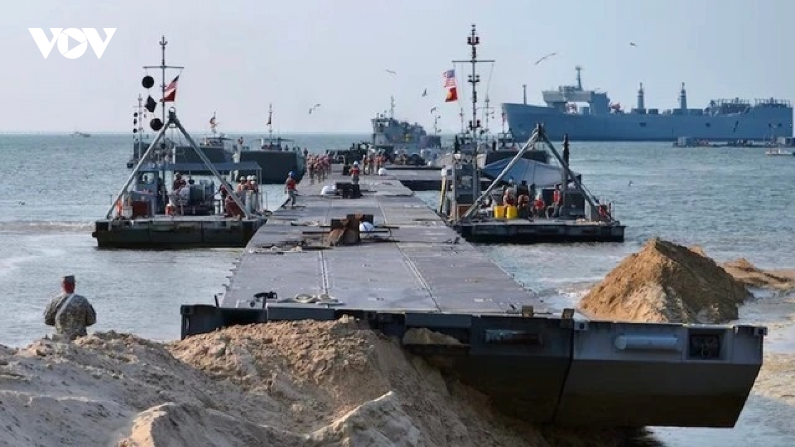 Mỹ bắt đầu vận chuyển thiết bị xây cầu cảng ở Gaza để tiếp nhận viện trợ