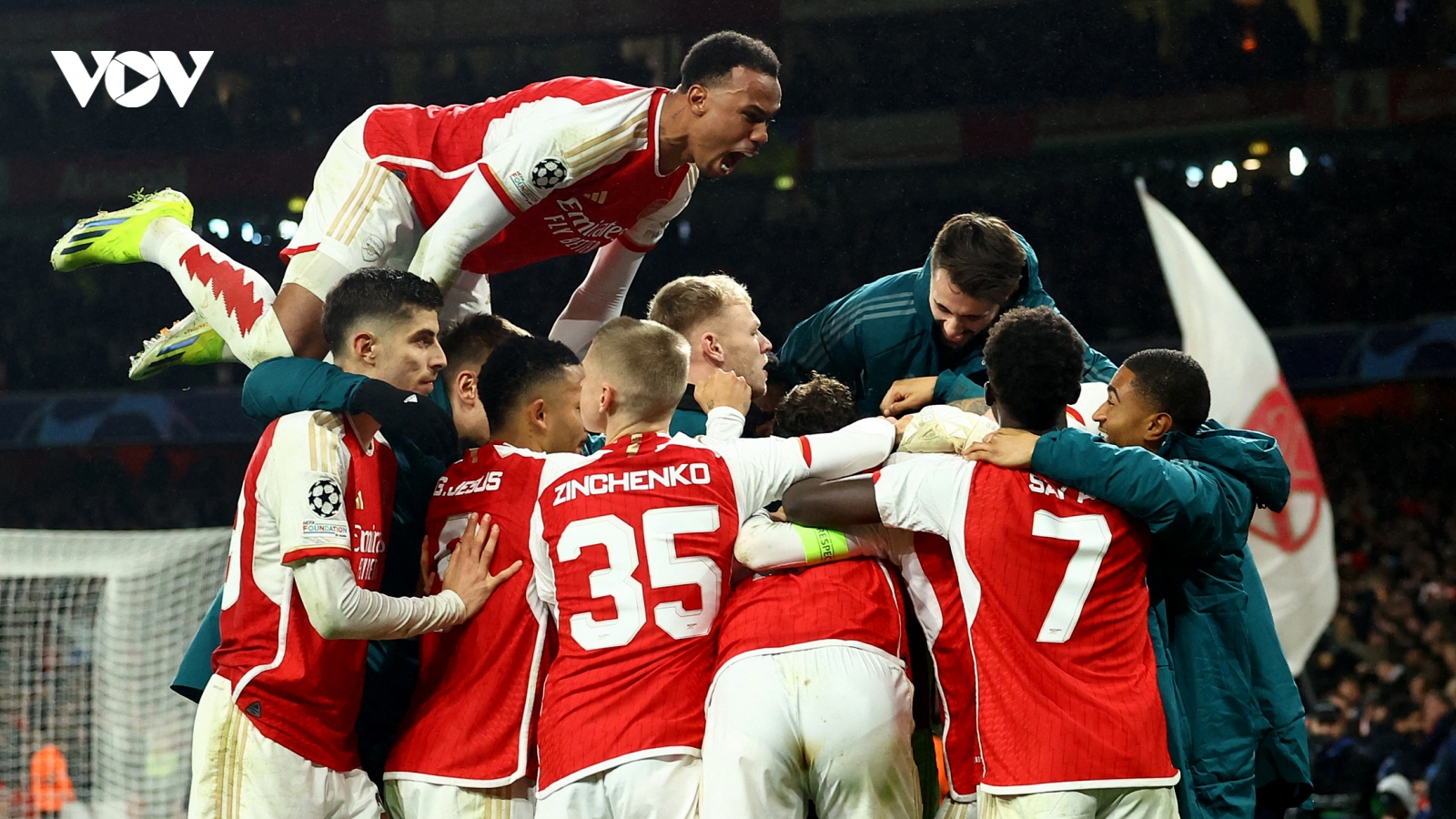 Bảng xếp hạng Ngoại hạng Anh mới nhất: Arsenal dẫn đầu, căng thẳng nhóm cuối