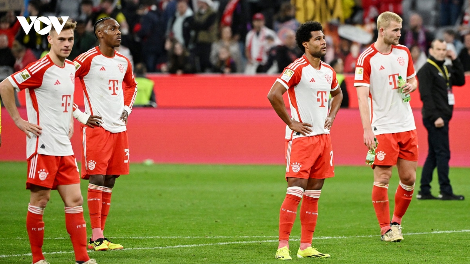 Kết quả bóng đá hôm nay 31/3: Bayern thua Dortmund, Barca nhọc nhằn thắng trận