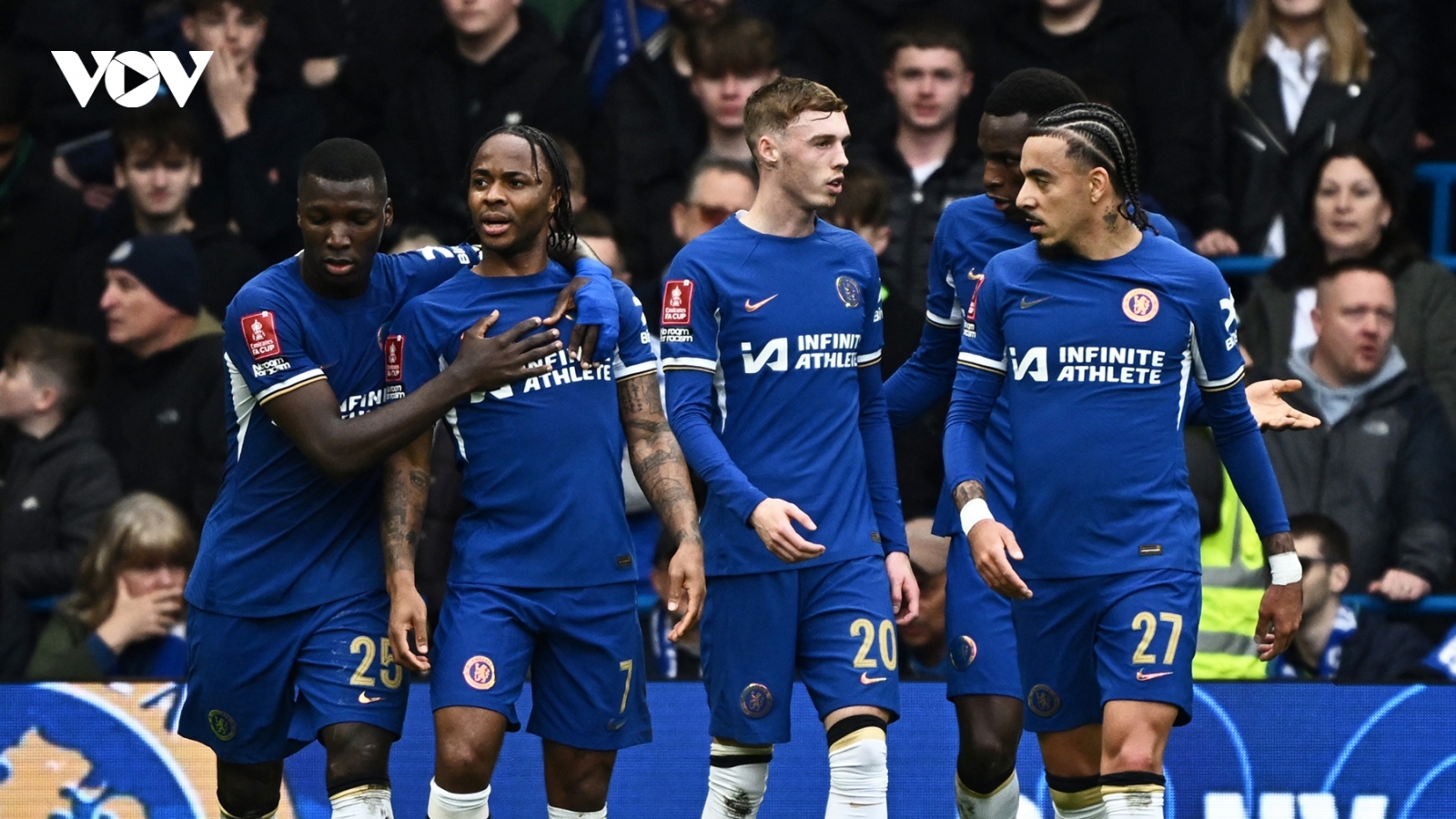Kết quả FA Cup: Bùng nổ phút bù giờ, Chelsea thắng 10 người của Leicester