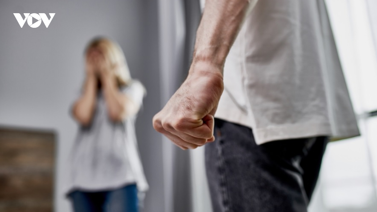Mẹ chồng khuyên tôi “chịu đòn” của chồng để gia đình êm ấm