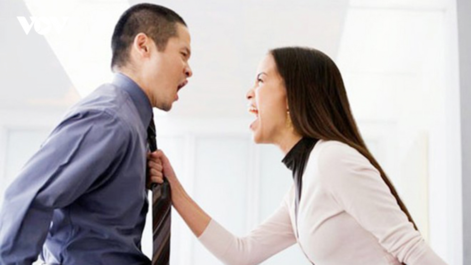 Vợ chồng cãi nhau "5 ngày 3 trận" dù đã có cháu nội ngoại