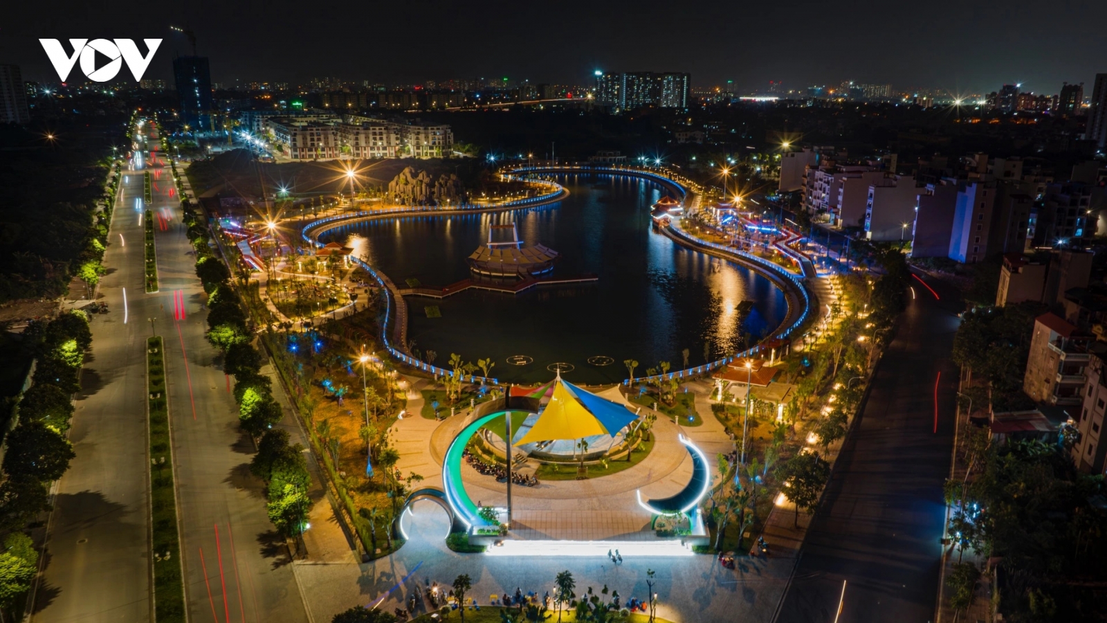Lần đầu có chương trình thời trang tại công viên trăm tỷ ở quận Long Biên
