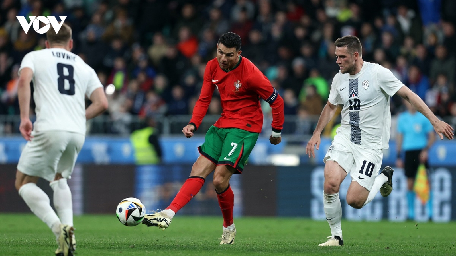 Ronaldo trở lại, ĐT Bồ Đào Nha vẫn thua sốc