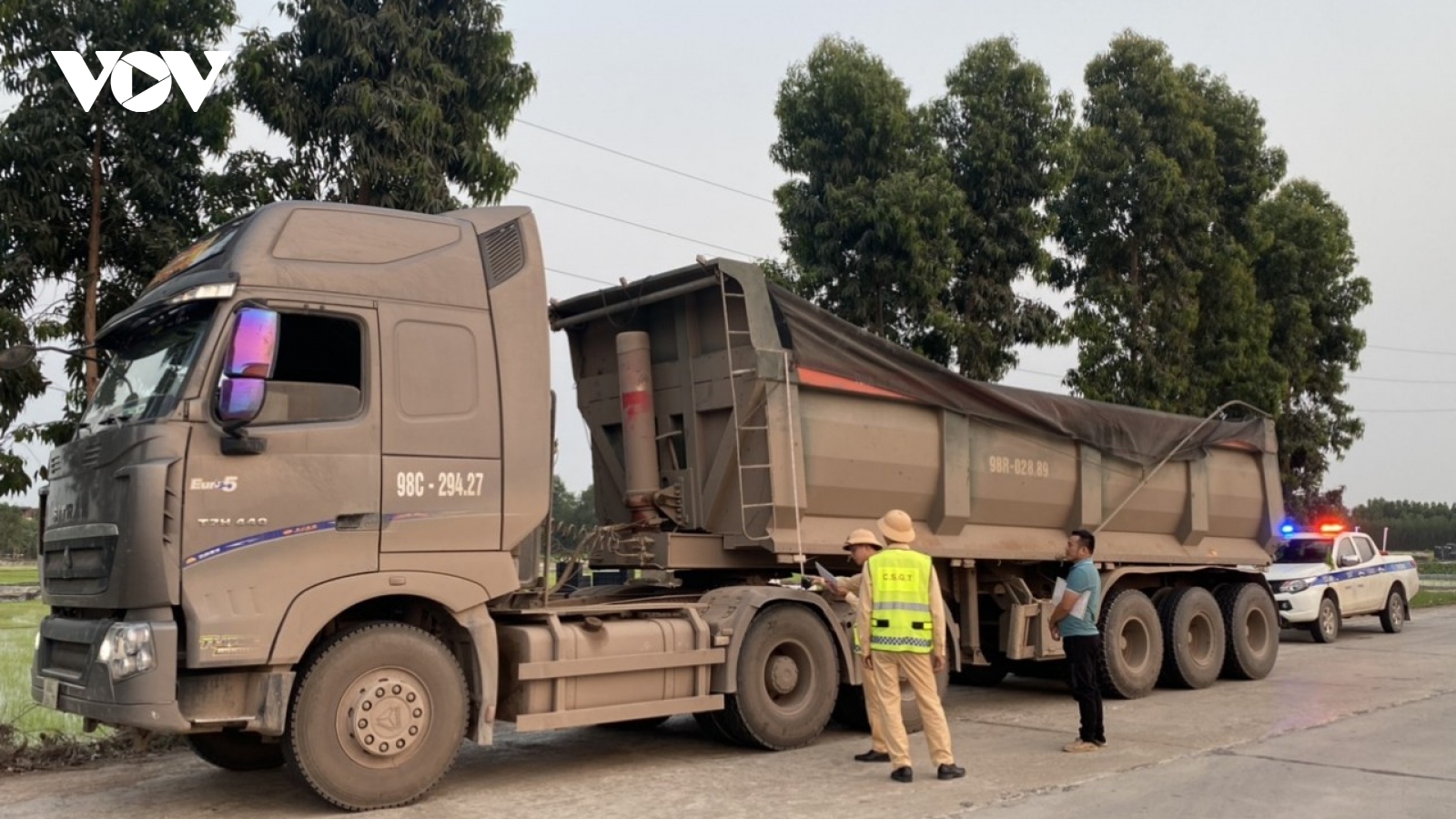 CSGT Bắc Giang lên tiếng về hàng loạt vi phạm luật giao thông ở khu vực cầu Yên Lư