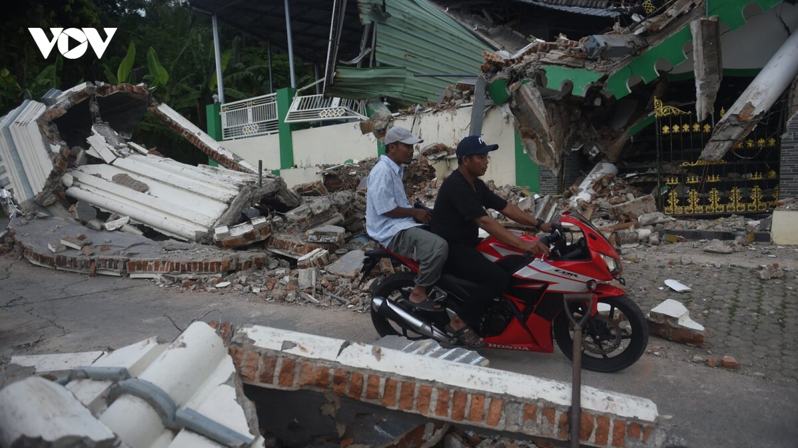 Động đất tại Indonesia khiến hàng ngàn ngôi nhà hư hại, hơn 15.000 người phải sơ tán