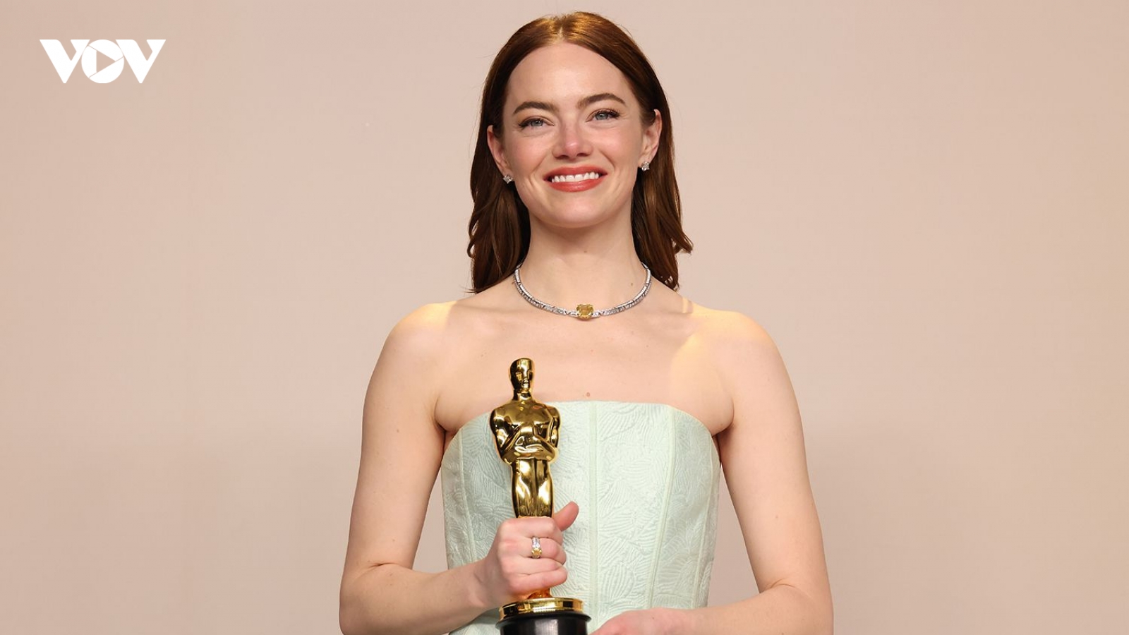 Emma Stone: 7 năm với 2 tượng vàng Oscar danh giá