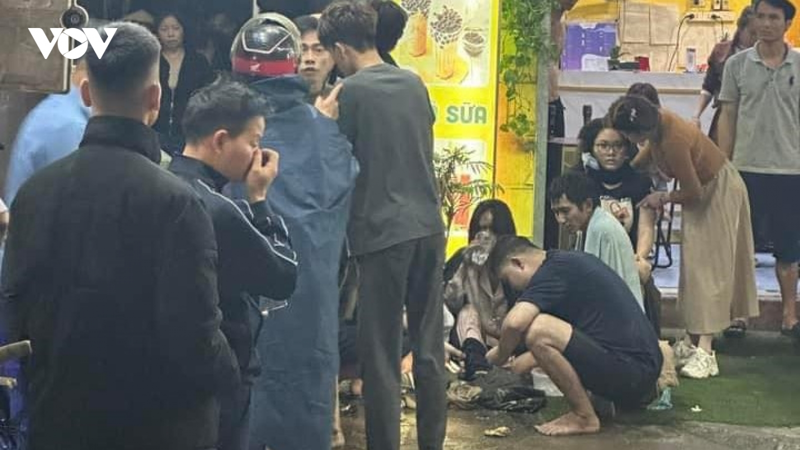 Người dân hoảng loạn tháo chạy khỏi phòng trọ bị cháy ở Triều Khúc, Hà Nội