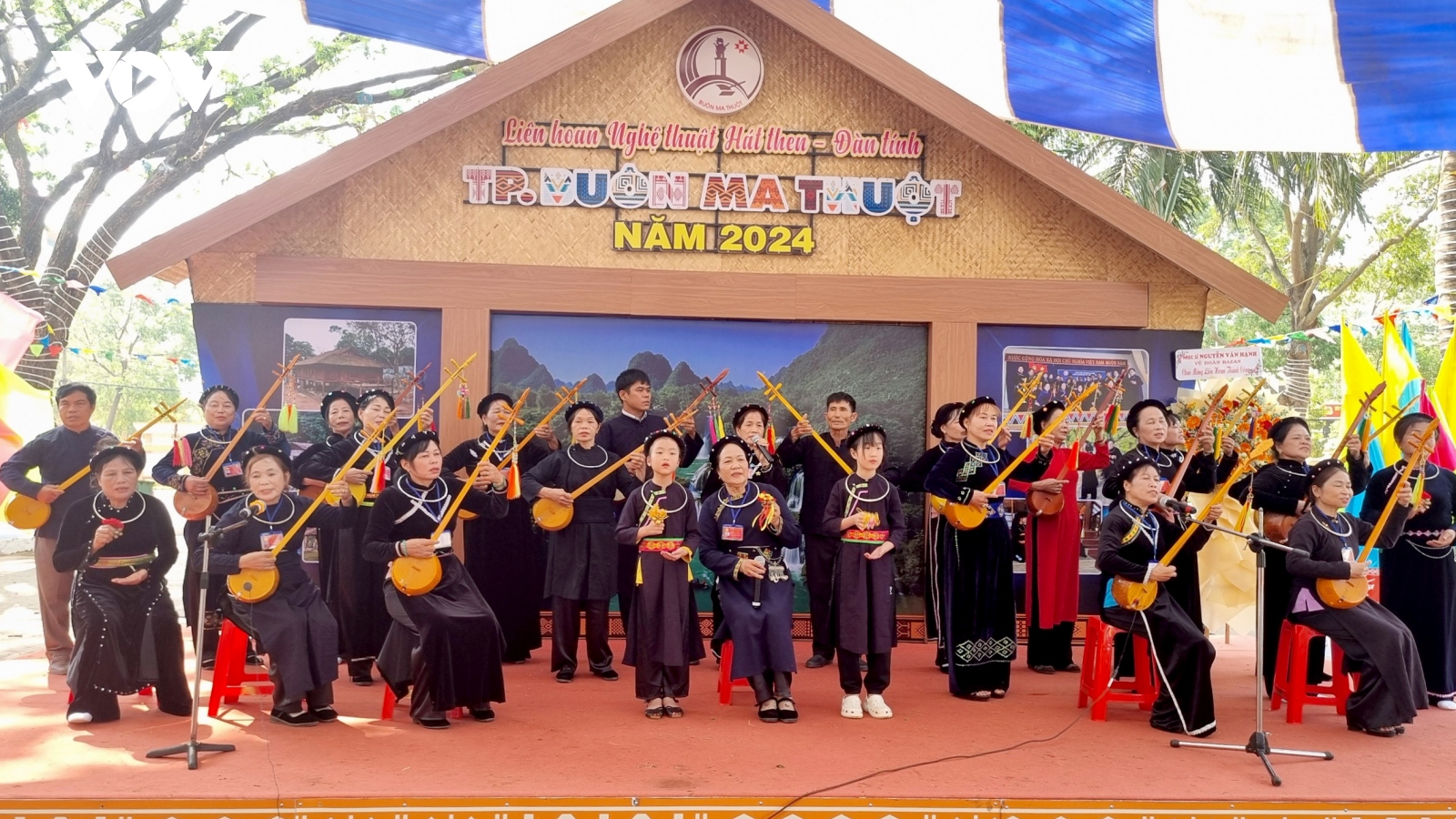 Hơn 250 nghệ nhân tham gia Liên hoan đàn tính, hát then tại Buôn Ma Thuột