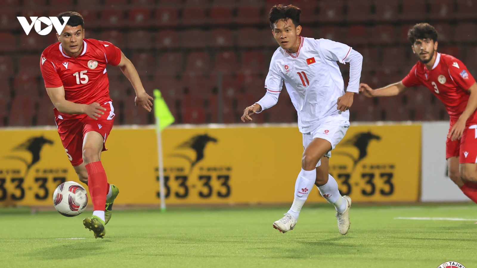 Bỏ lỡ nhiều cơ hội, U23 Việt Nam bị U23 Tajikistan cầm hòa