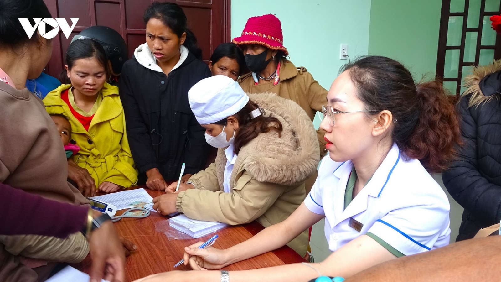 Thăm khám, phát thuốc miễn phí cho đồng bào biên giới tỉnh Quảng Nam
