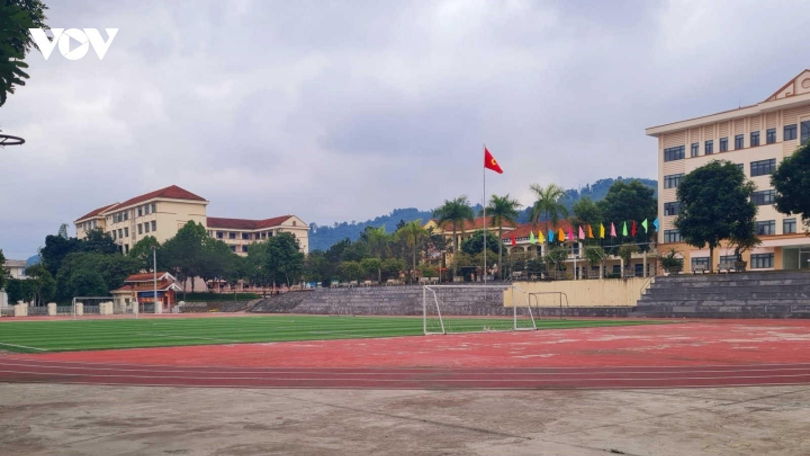 Xác minh nguyên nhân nữ sinh Trường THPT Chuyên Lào Cai rơi từ tầng 5