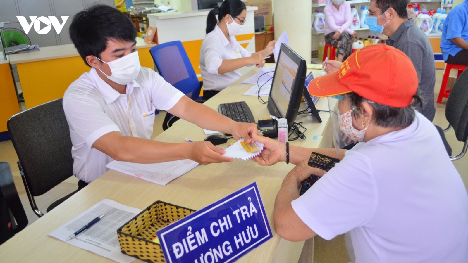 Đề xuất tăng lương hưu 15%, Bộ Tài chính nói gì?