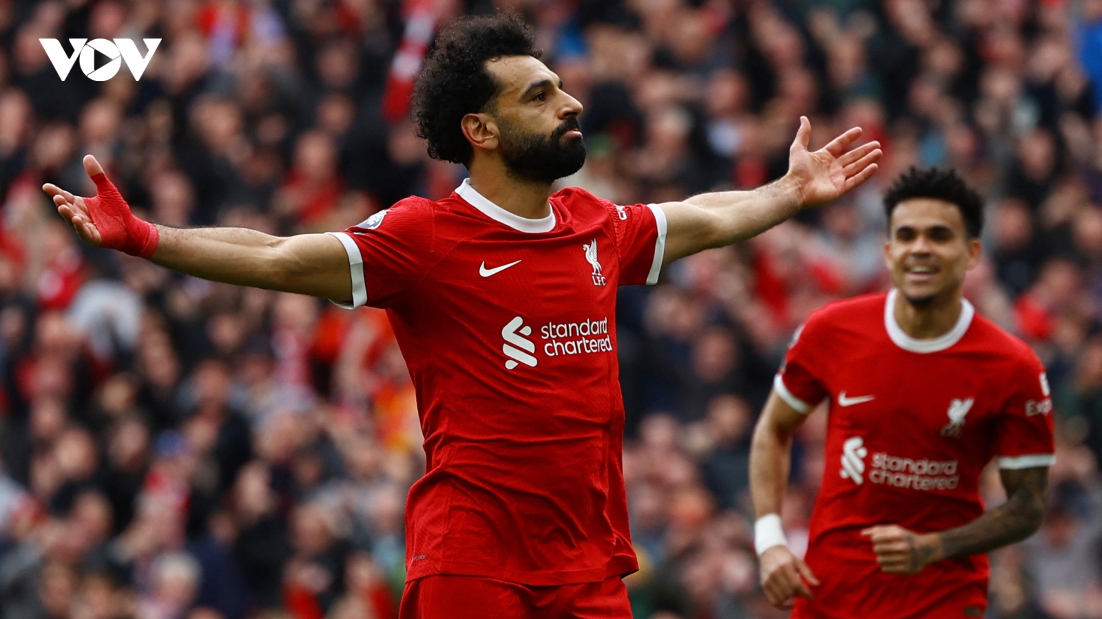 Thắng ngược Brighton, Liverpool chiếm ngôi đầu Ngoại hạng Anh