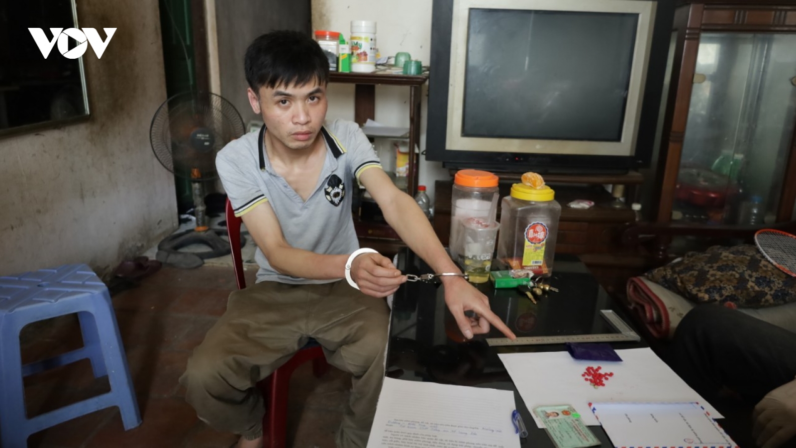Bắt giữ đối tượng cất giấu 38 viên ma túy trong phòng ngủ
