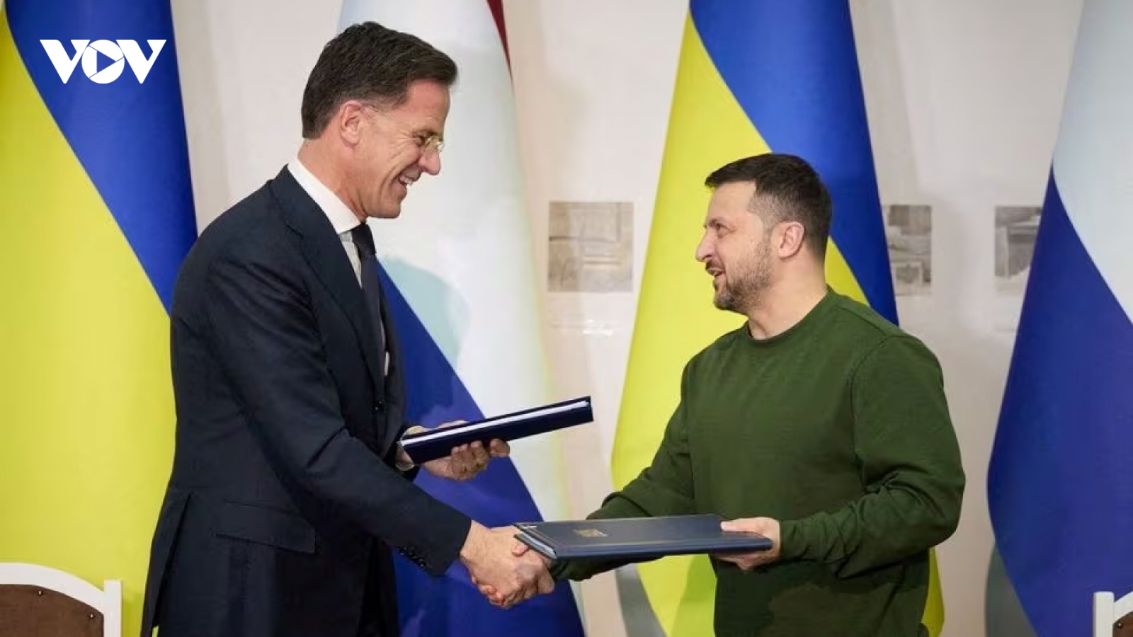 Hà Lan cam kết góp 150 triệu euro mua đạn pháo cho Ukraine