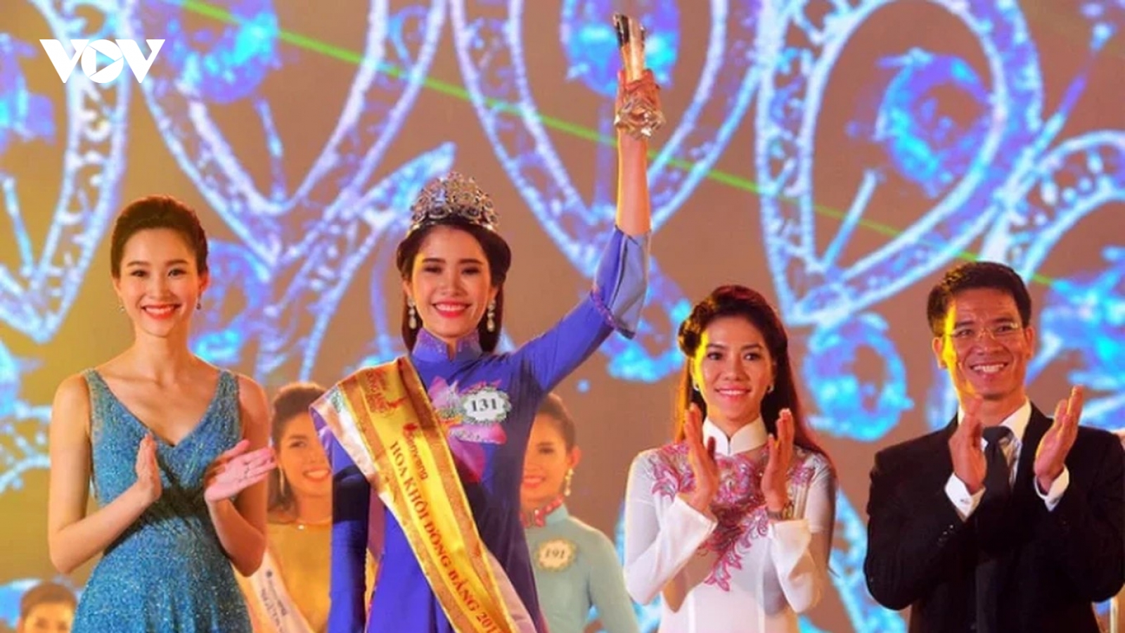 Chuyện showbiz: Nam Em bị tước quyền đồng hành với Hoa hậu ĐBSCL