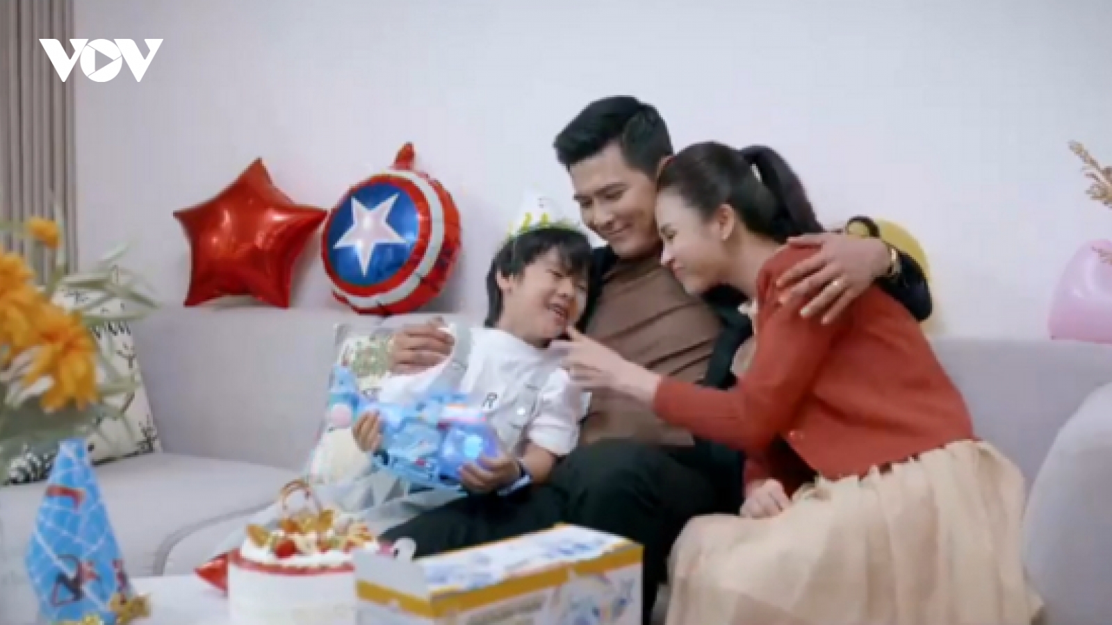 "Trạm cứu hộ trái tim" khai thác quá nhiều chuyện ngoại tình, đạo diễn nói gì?