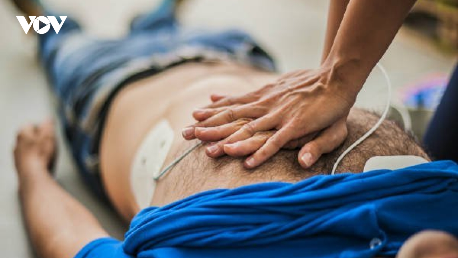 Cách đơn giản cứu người ngừng tim, ngừng thở tại chỗ