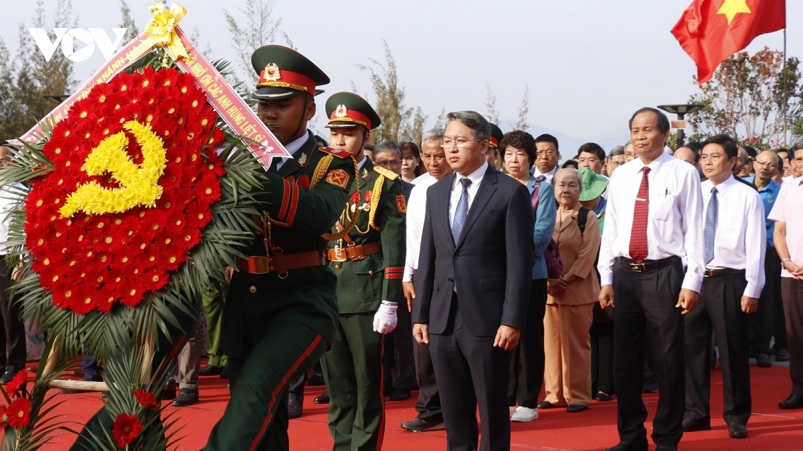 Dâng hương tưởng niệm liệt sĩ Gạc Ma