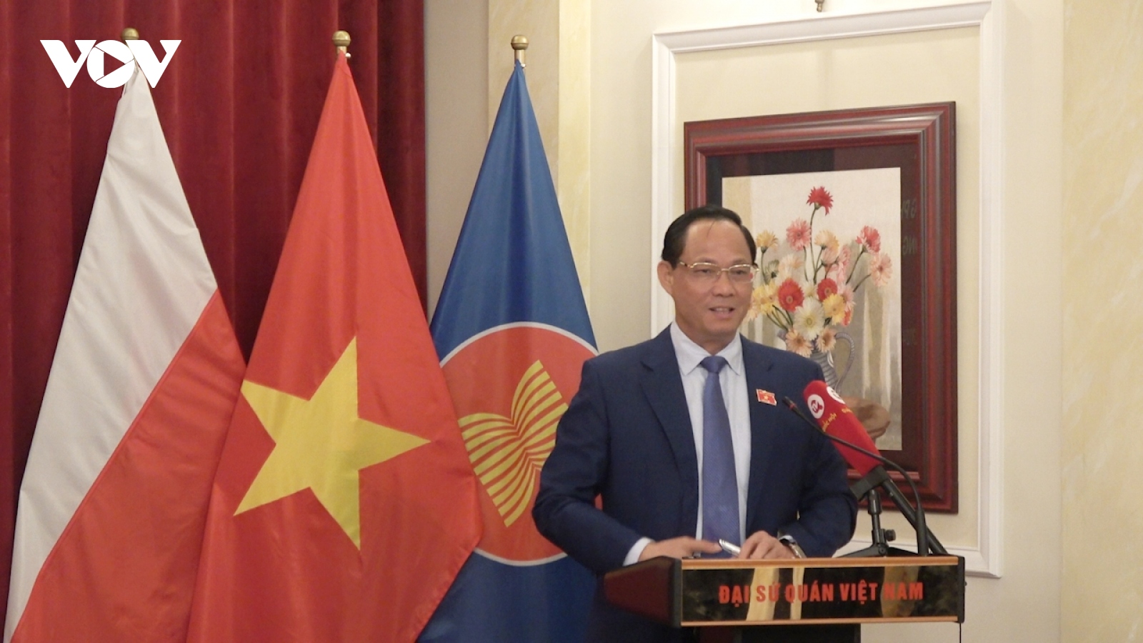 Phó Chủ tịch Quốc hội thăm ĐSQ, gặp gỡ cộng đồng người Việt tại Ba Lan