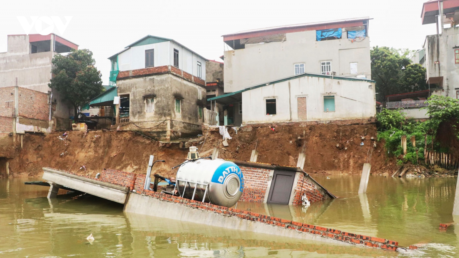 Bắc Ninh công bố tình huống khẩn cấp sự cố sạt lở đê hữu Cầu