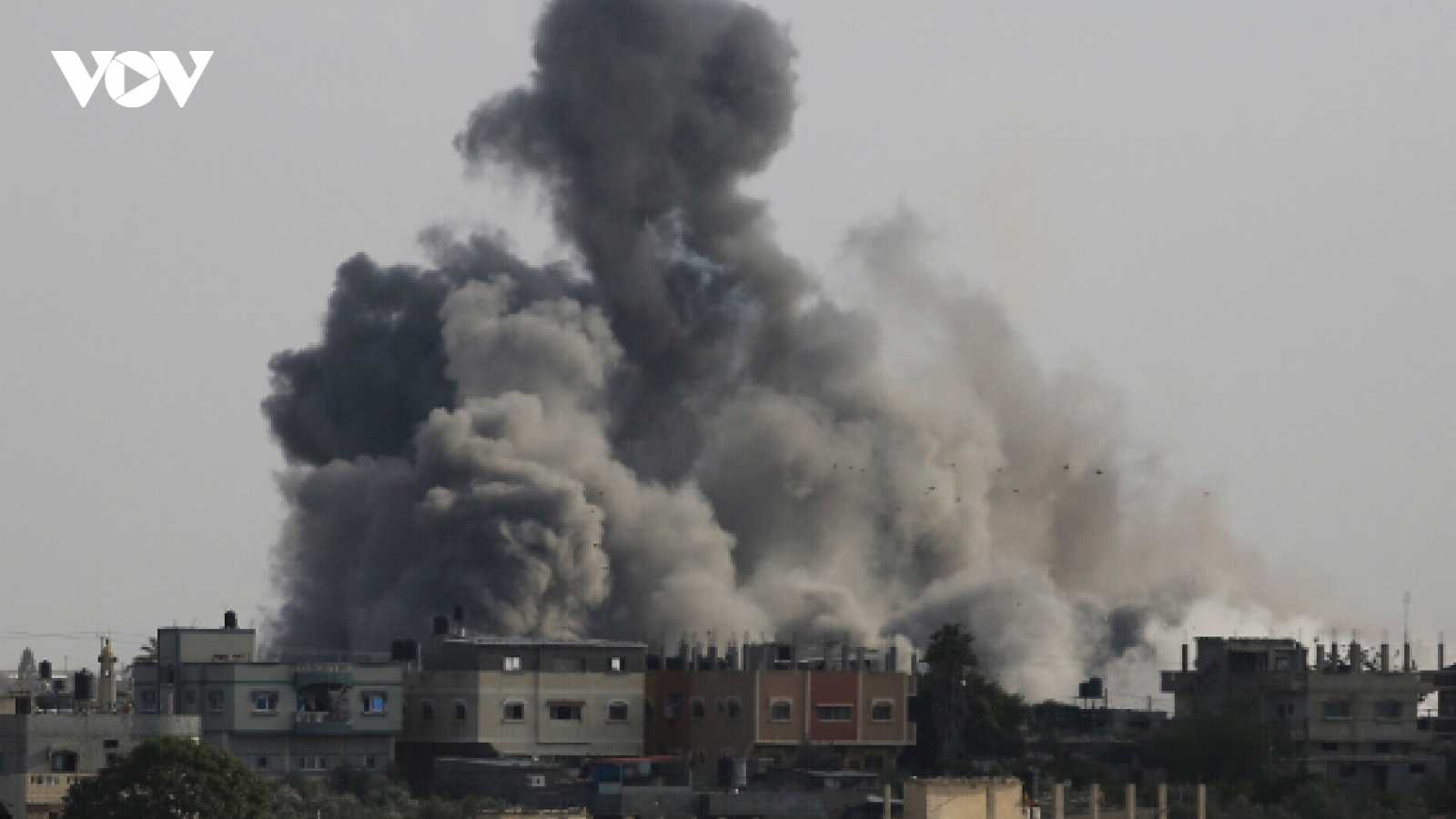 Israel tiếp tục không kích vào Syria