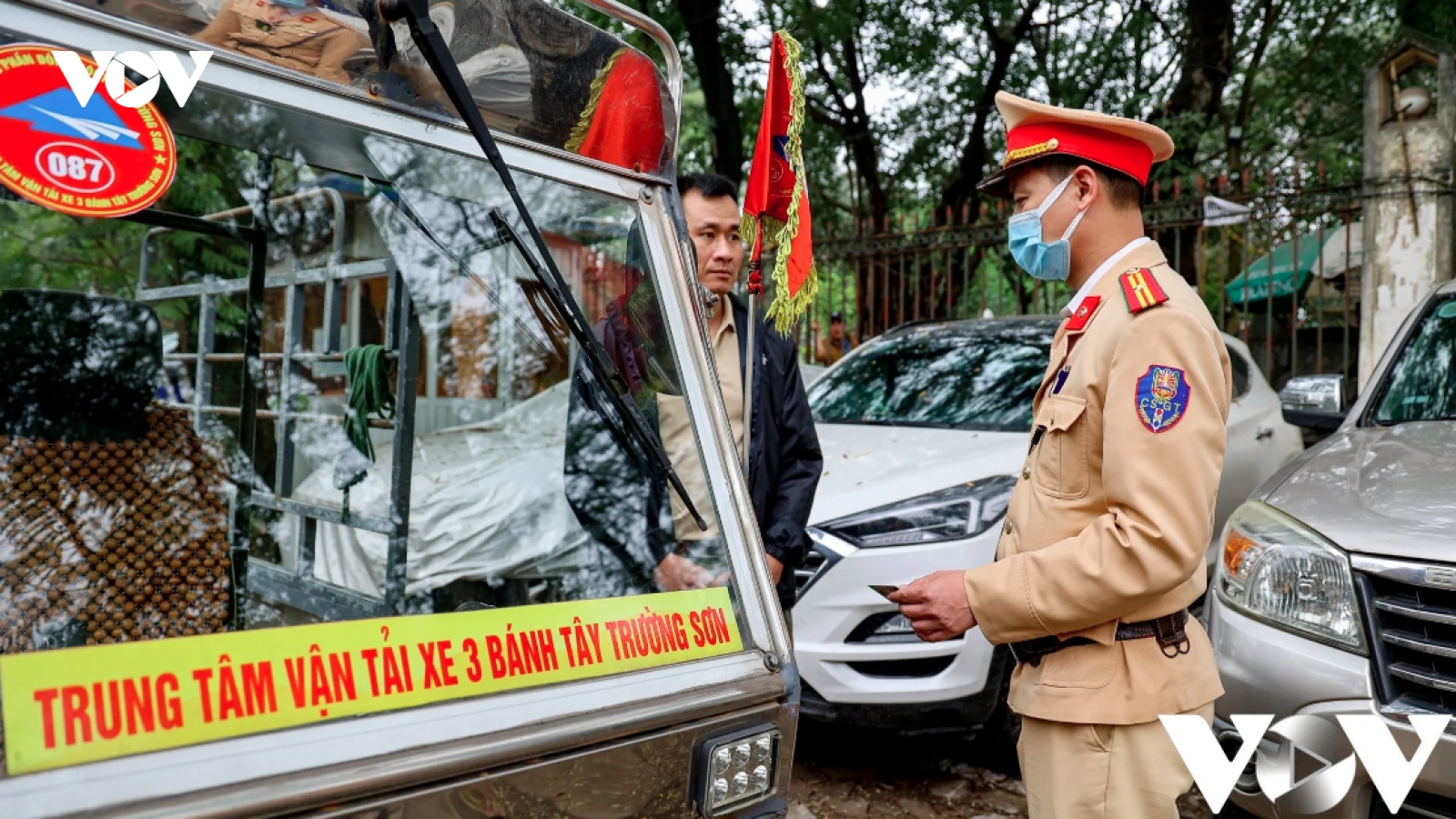 Khi xe ba gác, xe giả thương binh thành hung thần giao thông
