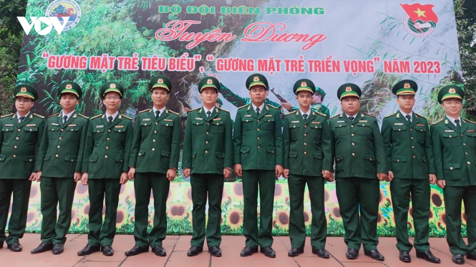 Thanh niên Bộ đội Biên phòng xung kích trên vùng biên giới