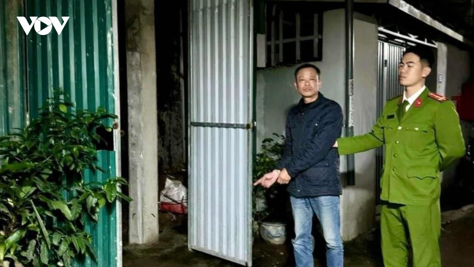 Hà Nội: Đâm trọng thương hàng xóm vì mâu thuẫn sau khi uống rượu về