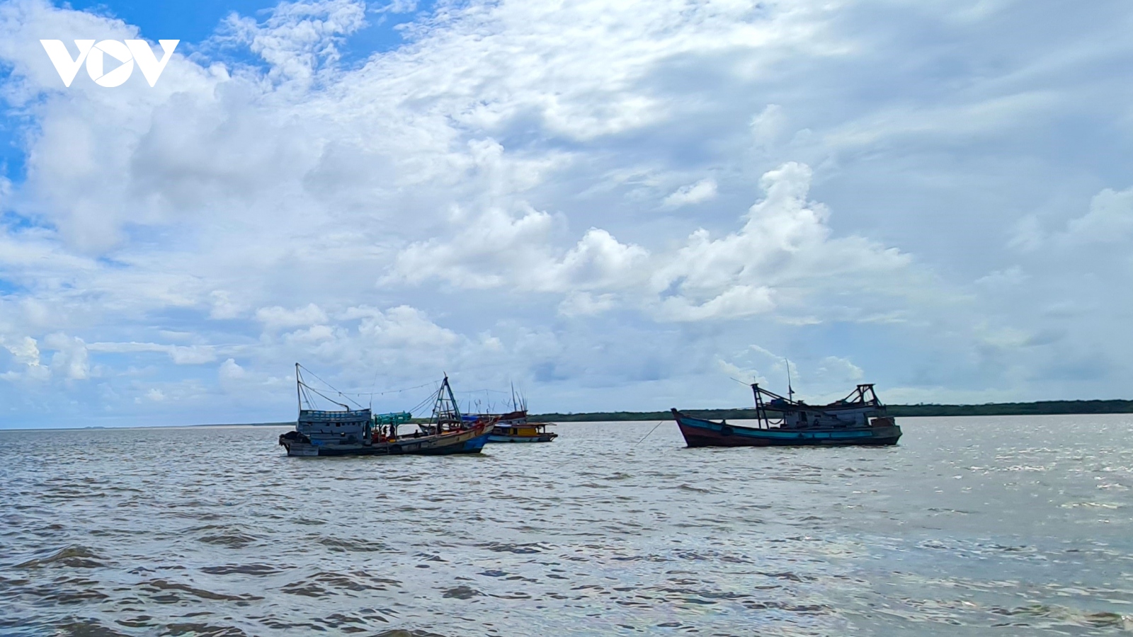 Phạt chủ tàu cá đánh bắt trên vùng biển nước ngoài hơn 900 triệu đồng