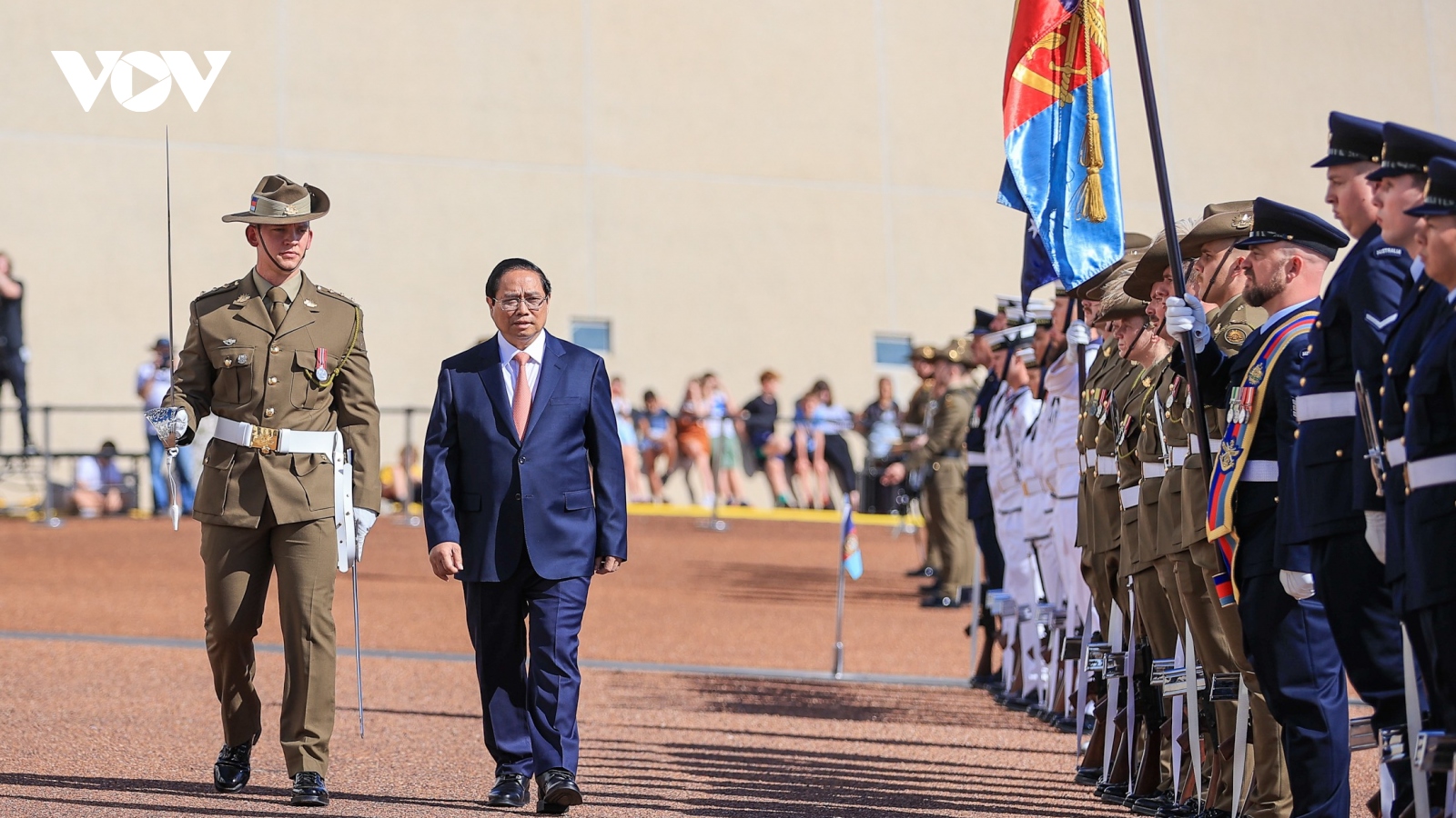 Australia bắn đại bác chào mừng Thủ tướng Phạm Minh Chính