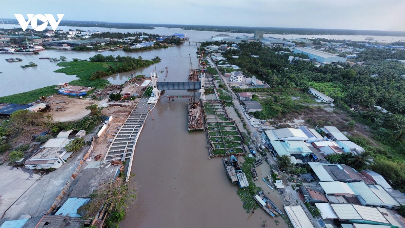 Đóng khẩn cấp cống âu kênh Nguyễn Tấn Thành để ngăn mặn